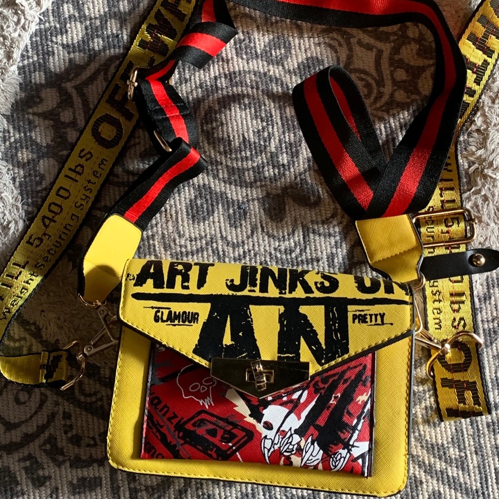 Small yellow bag with straps.